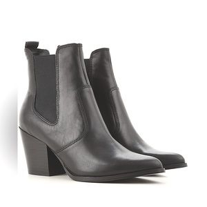 STEVE MADDEN Women’s leather block heel pointed toe bootie size 9
